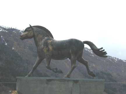 Statue at the show grounds.jpg (8403 bytes)